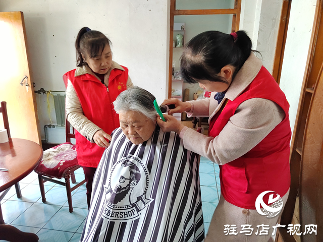 傳承雷鋒精神 守護老人“微幸福”