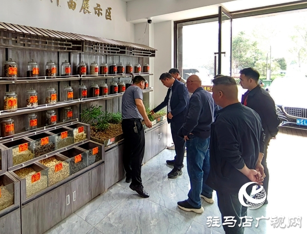 平輿縣陽城鎮(zhèn)組織鎮(zhèn)村干部開展農(nóng)業(yè)產(chǎn)業(yè)外出考察學(xué)習(xí)