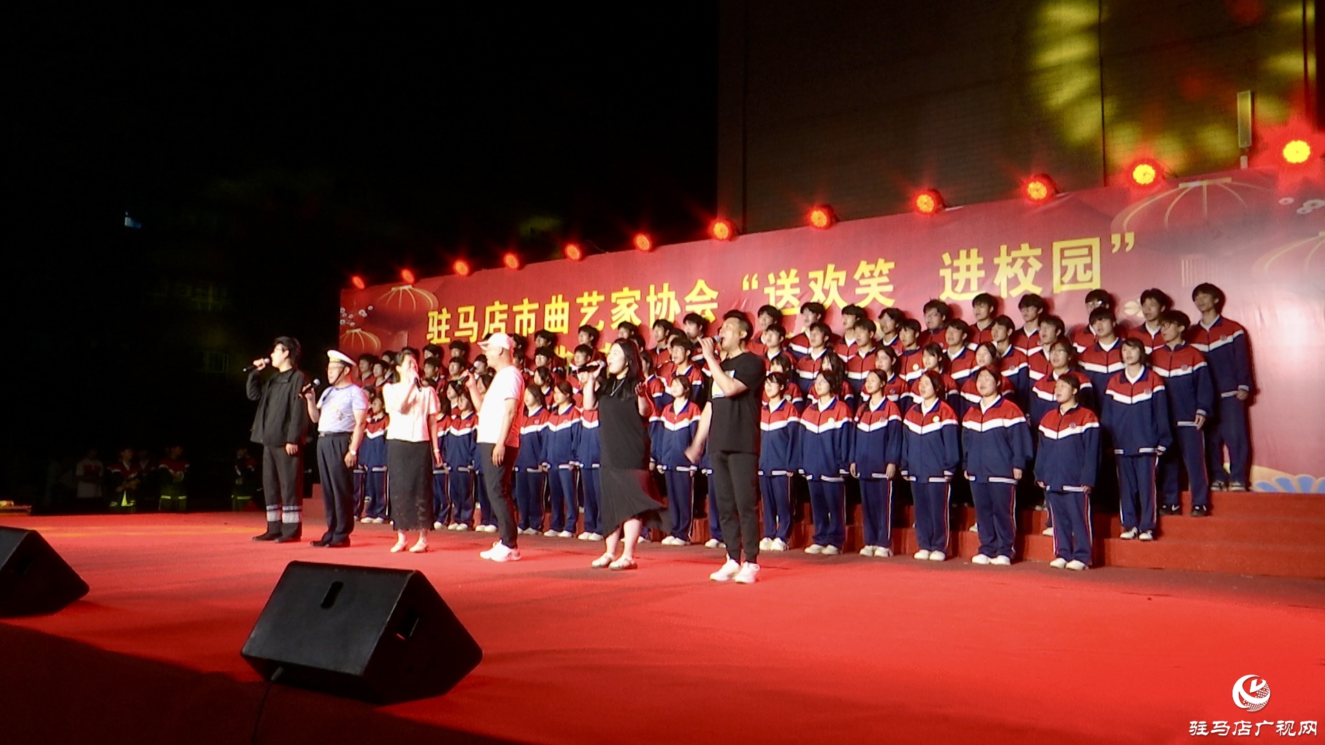 駐馬店市曲藝家協(xié)會(huì)舉行“送歡笑 進(jìn)校園”2025年曲藝專場(chǎng)演出