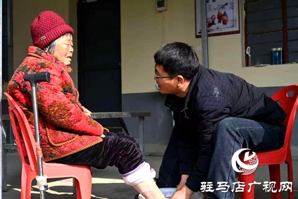  平輿貨車司機變身養(yǎng)老守護者 用愛為老人撐起溫暖港灣