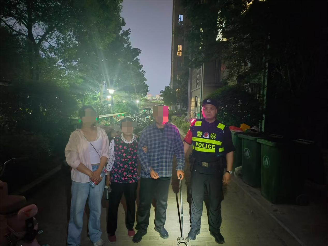 民警10小時(shí)爭(zhēng)分奪秒尋找走失老人